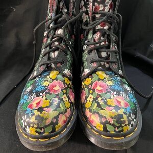 Doc Martens Floral boot size 7